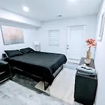 Luxurious 3 Bedroom Apt With A Beautiful Balcony