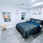 Luxurious 3 Bedroom Apt With A Beautiful Balcony