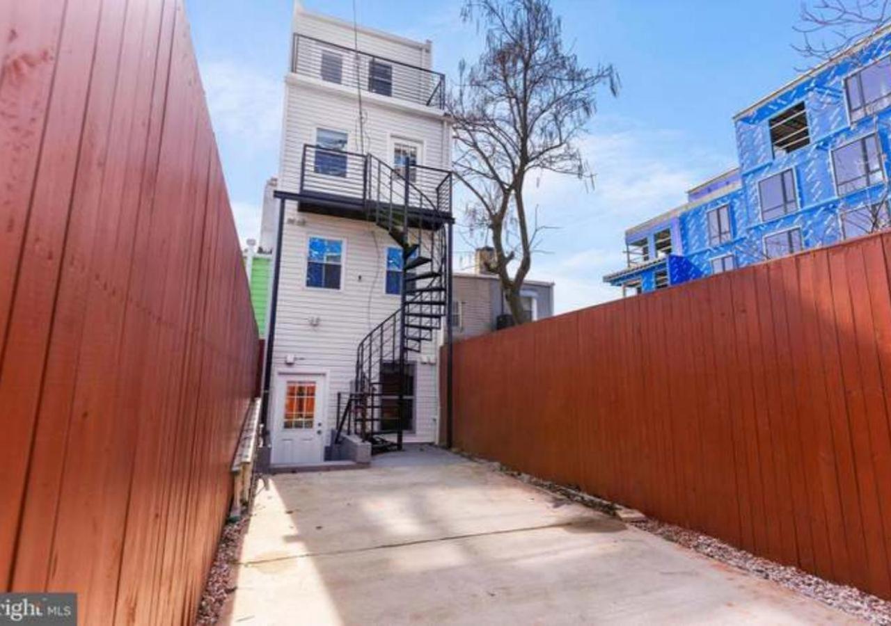 Luxurious 3 Bedroom With A Beautiful Balcony Washington