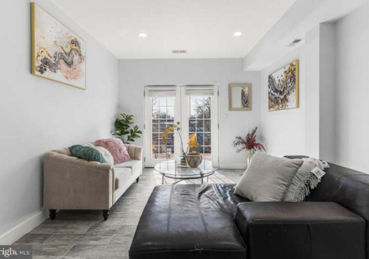 Luxurious 3 Bedroom With A Beautiful Balcony Apartment *