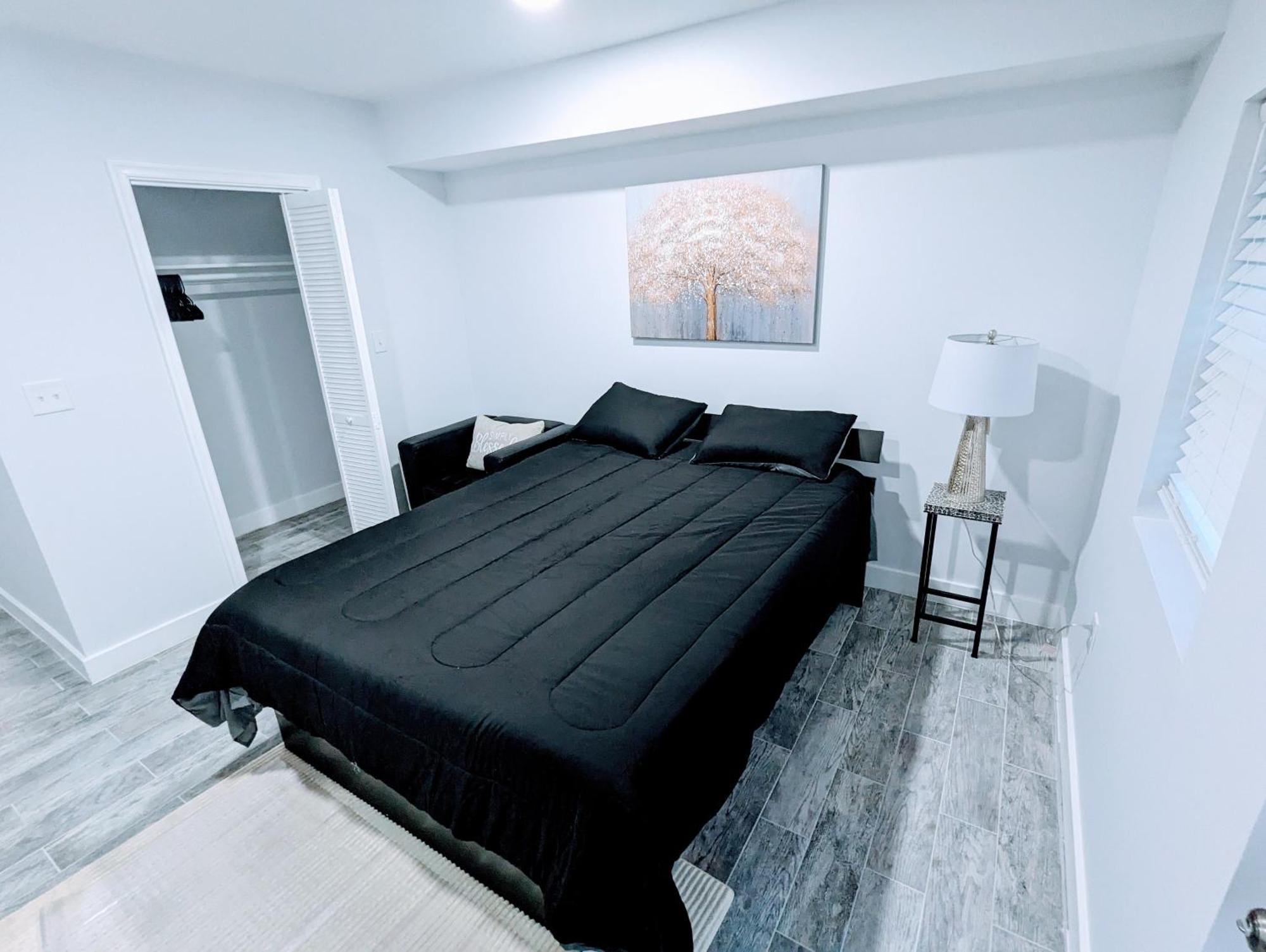 Apartment Luxurious 3 Bedroom With A Beautiful Balcony *