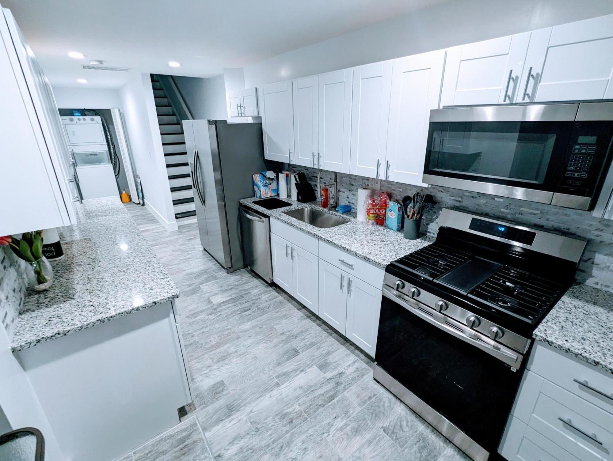 Luxurious 3 Bedroom With A Beautiful Balcony Apartment Washington