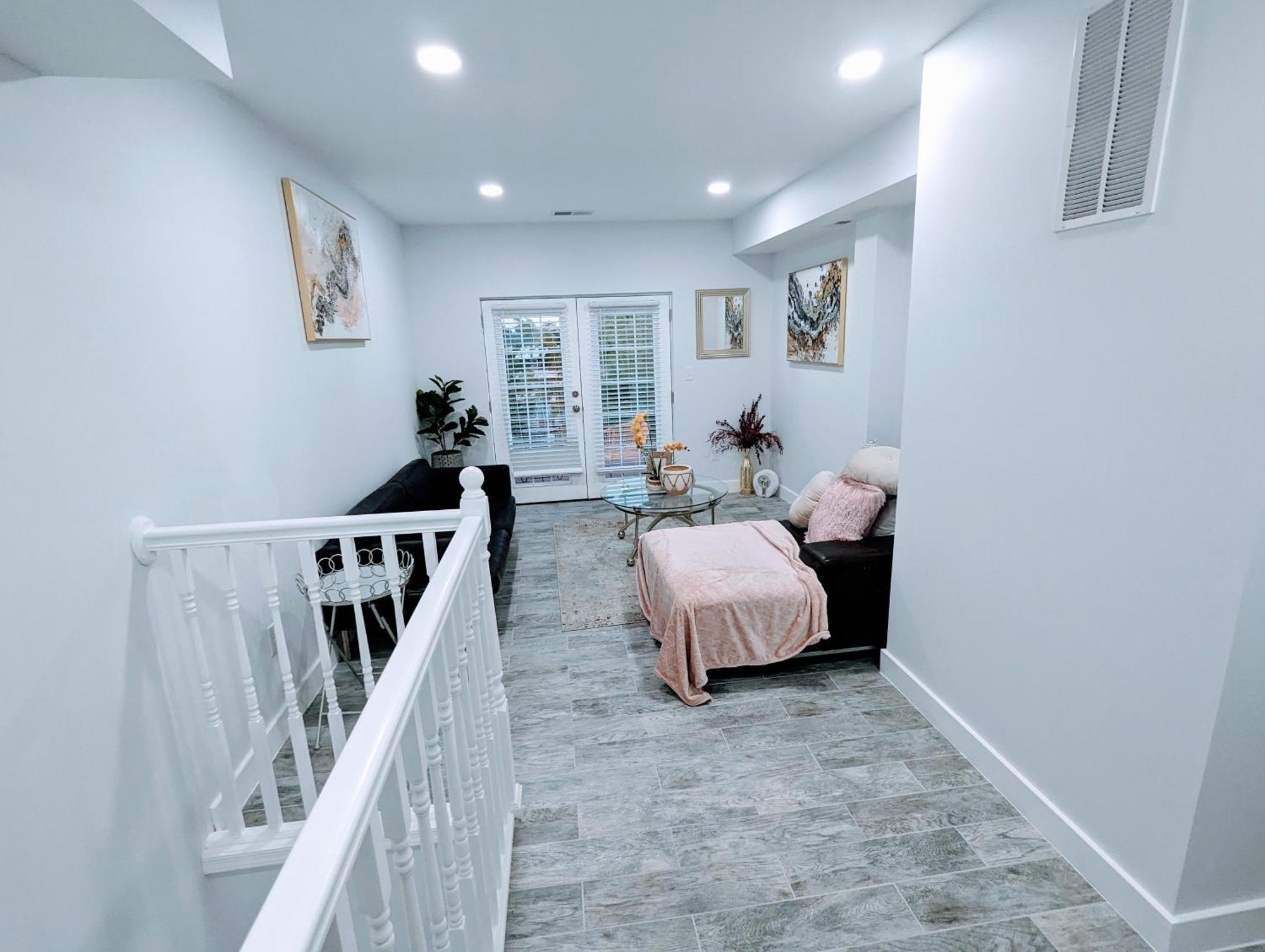 Luxurious 3 Bedroom With A Beautiful Balcony Washington