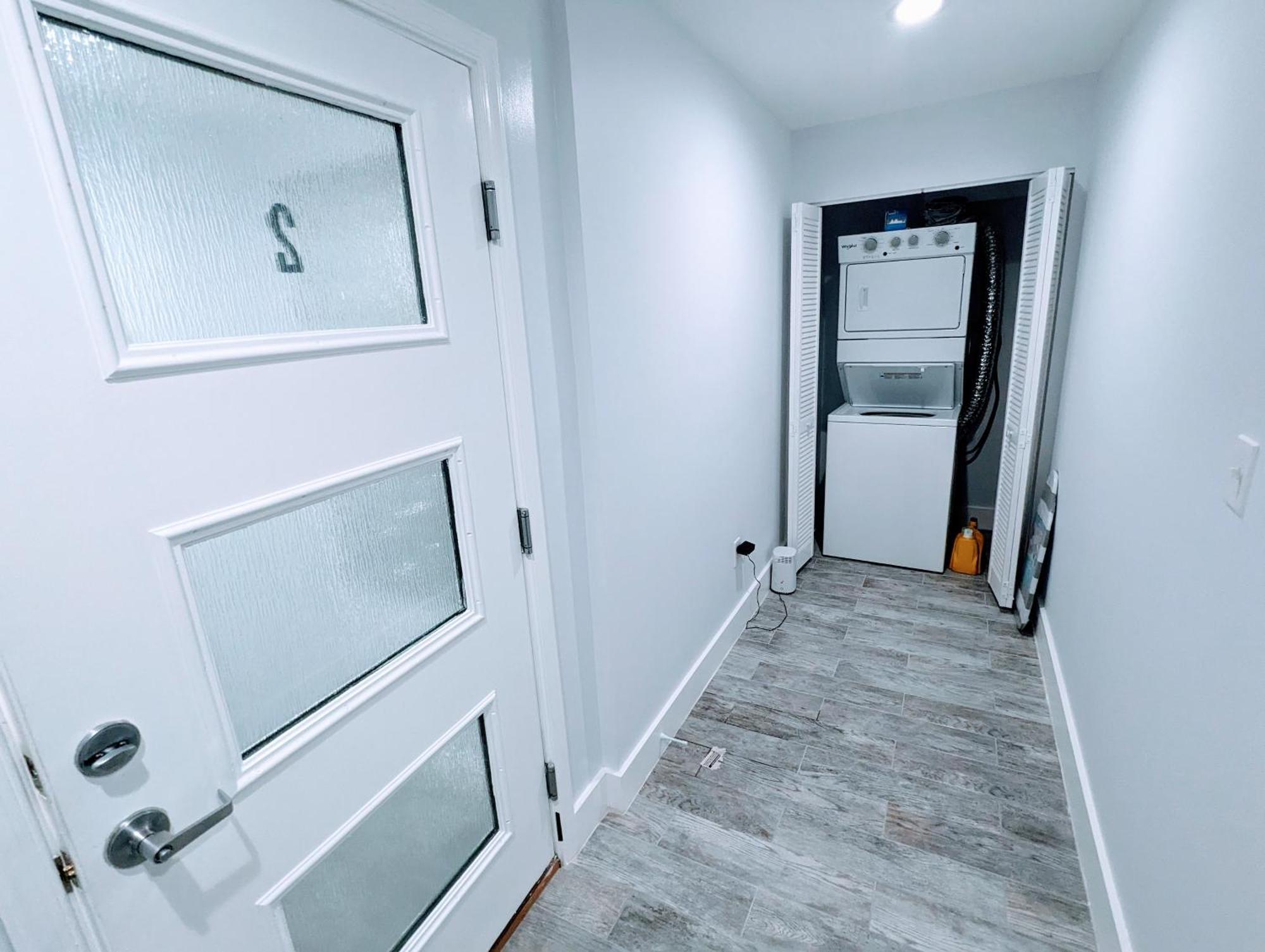 Luxurious 3 Bedroom With A Beautiful Balcony Washington