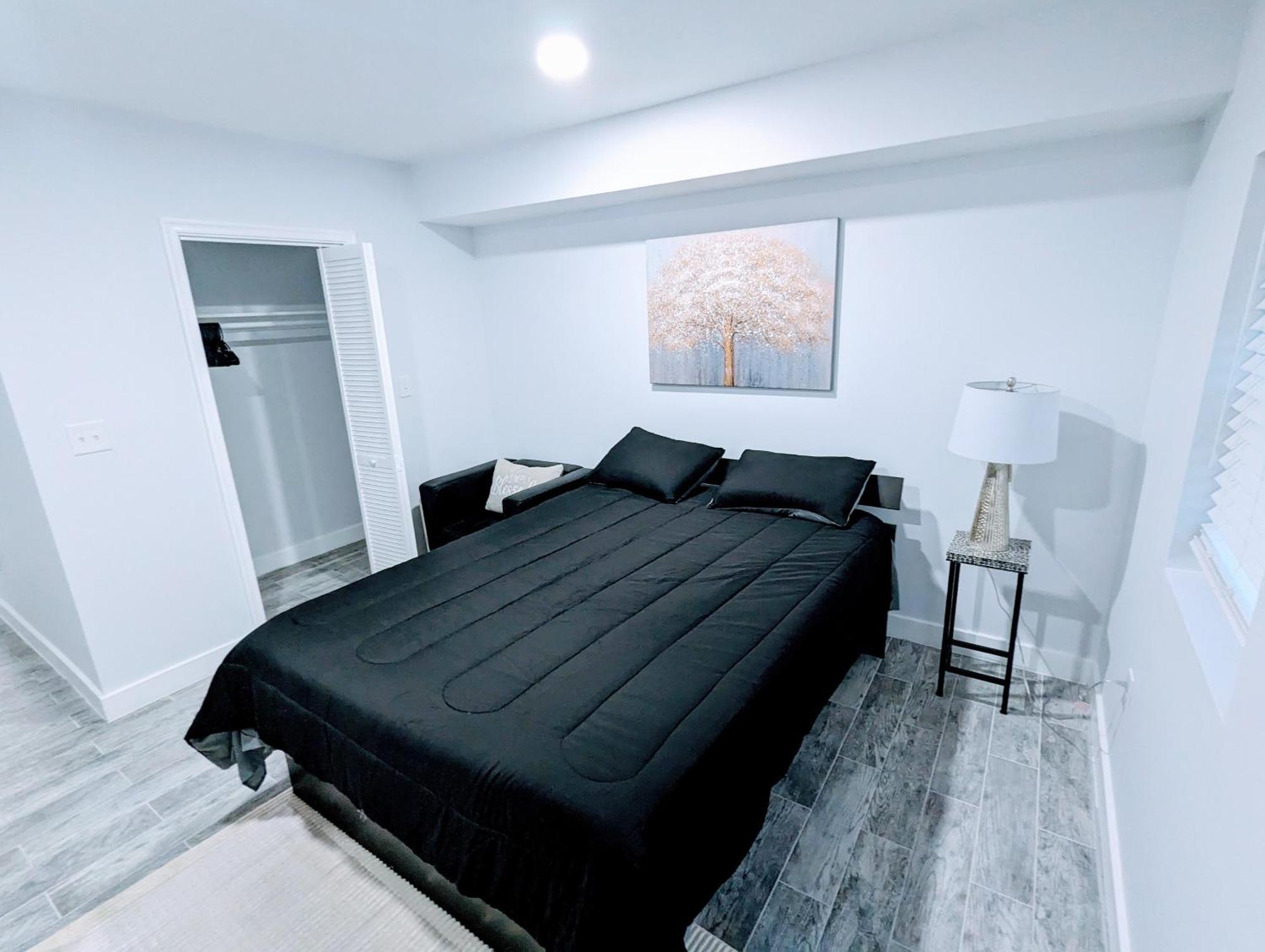 Apartment Luxurious 3 Bedroom With A Beautiful Balcony *