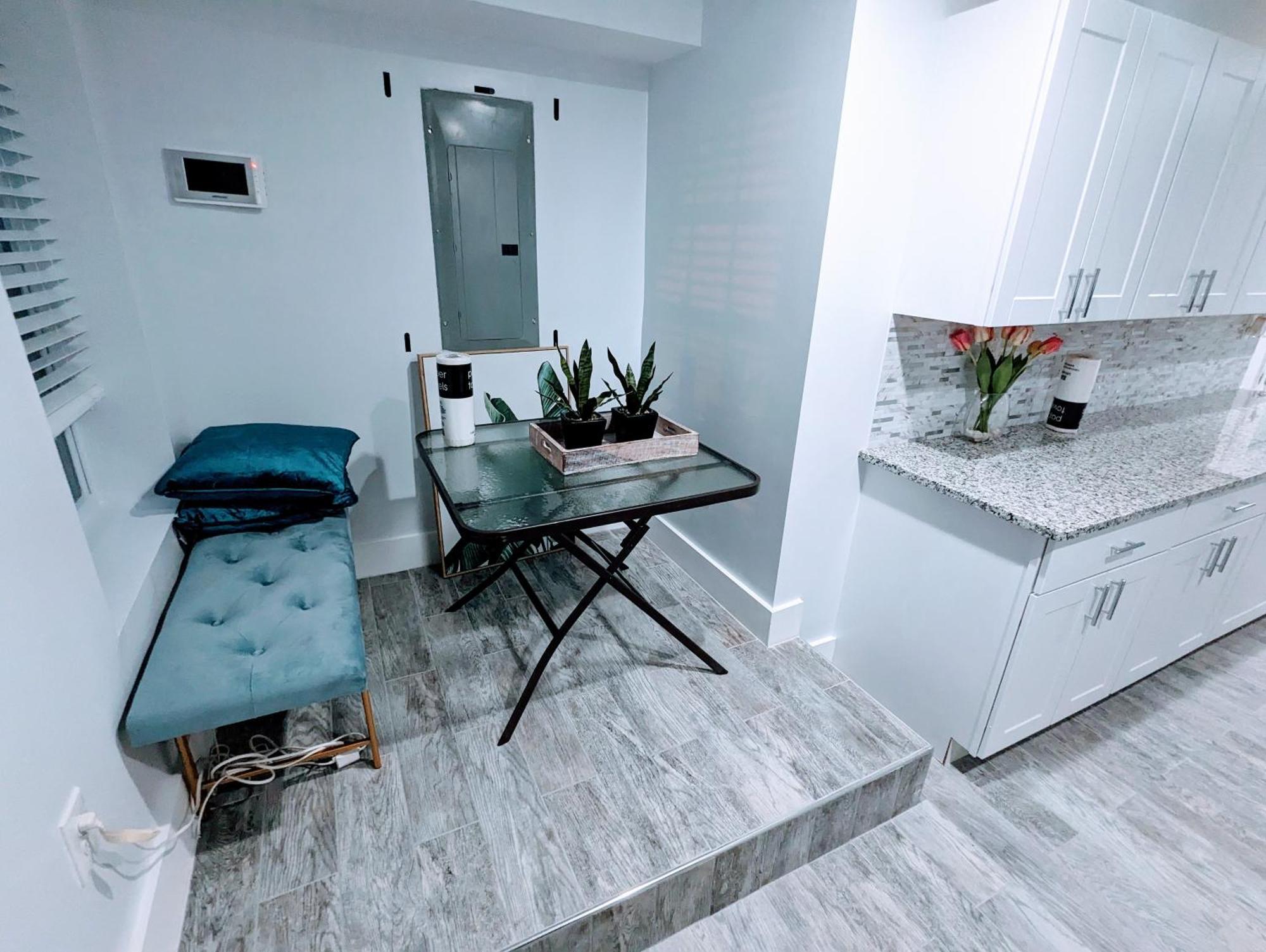 Apartment Luxurious 3 Bedroom With A Beautiful Balcony *