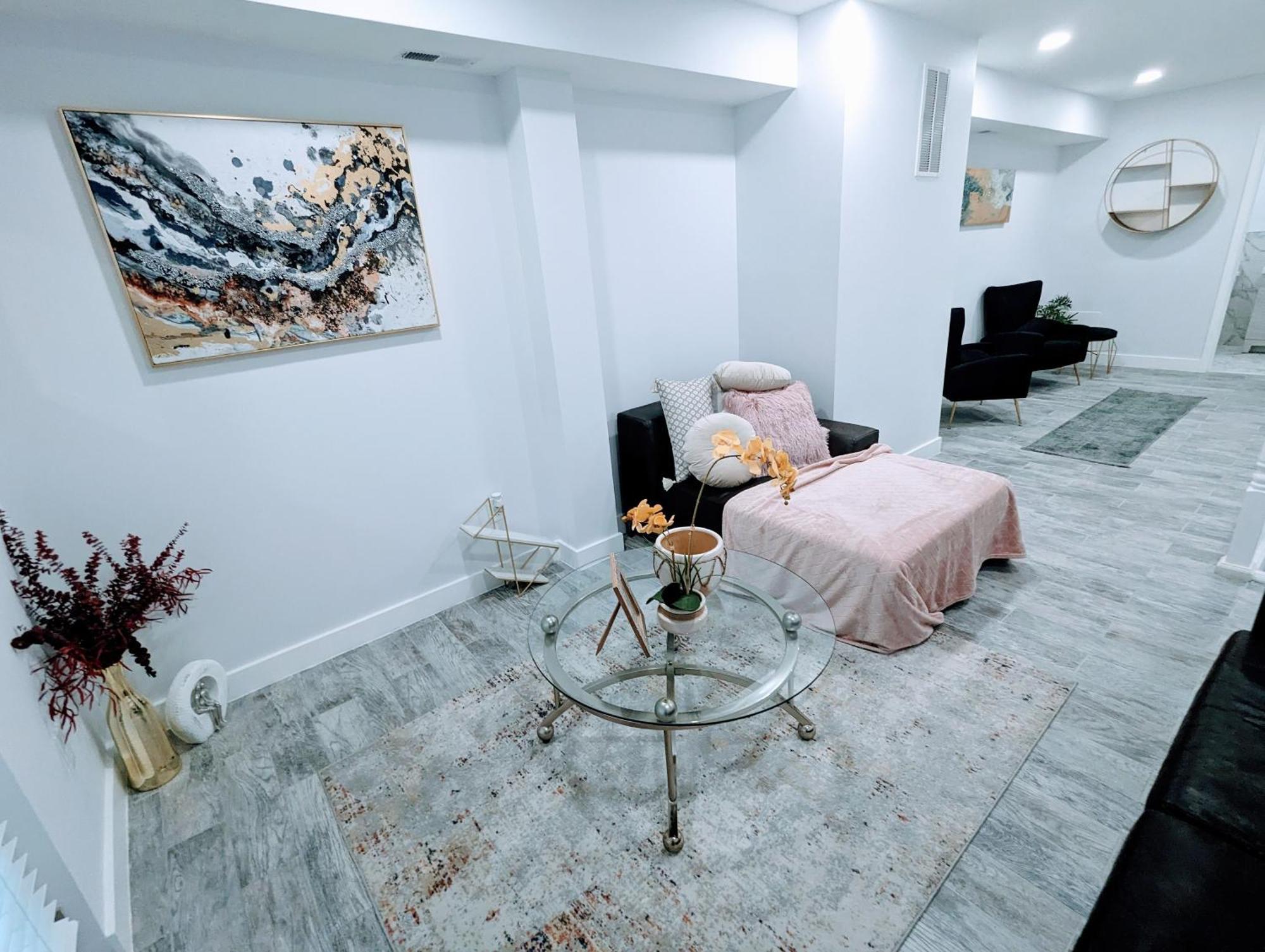 Luxurious 3 Bedroom With A Beautiful Balcony Apartment Washington
