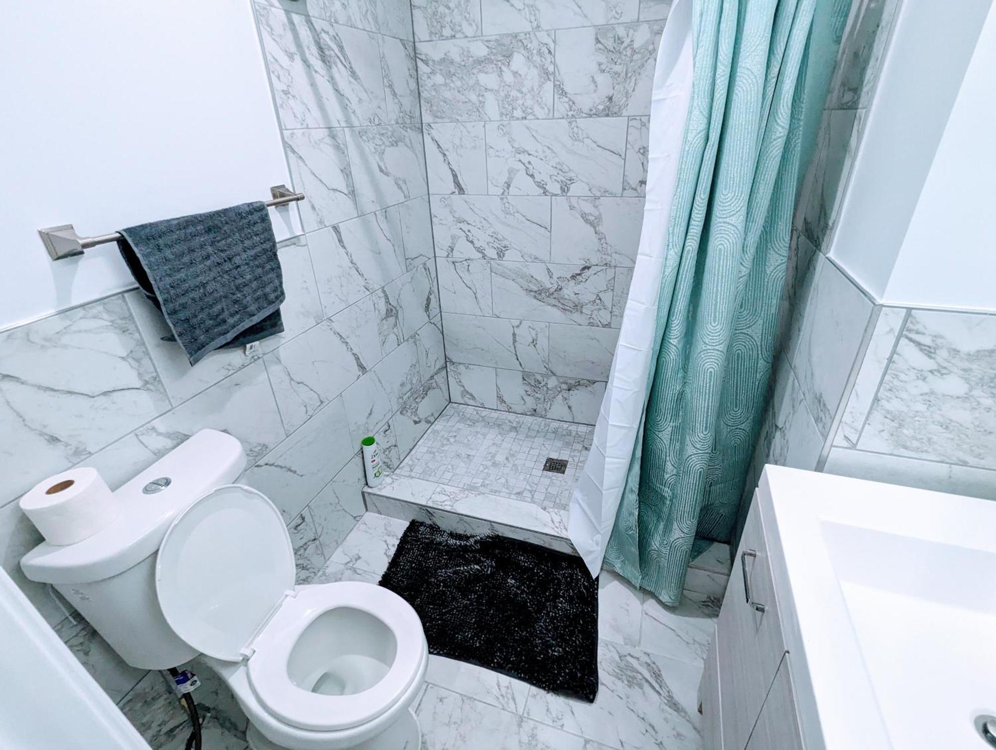 Apartment Luxurious 3 Bedroom With A Beautiful Balcony
